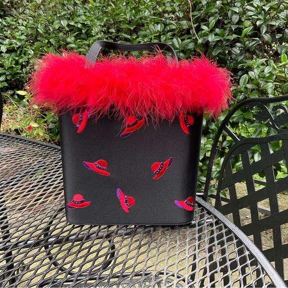 👁️Catching Adorable Brilliant Red Feather Embroidered Hat Hard Body Bag! - Picture 16 of 16